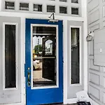 City Experience W Ac Walking Distance From Bars