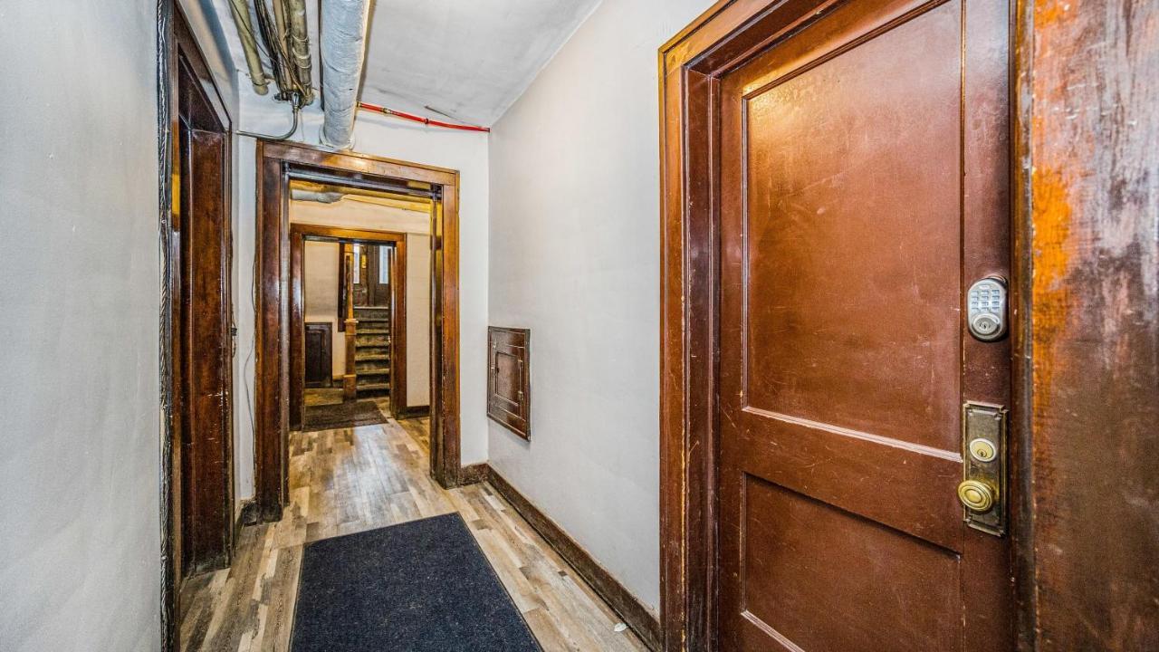 Experience W Ac Walking Distance From Bars * Detroit