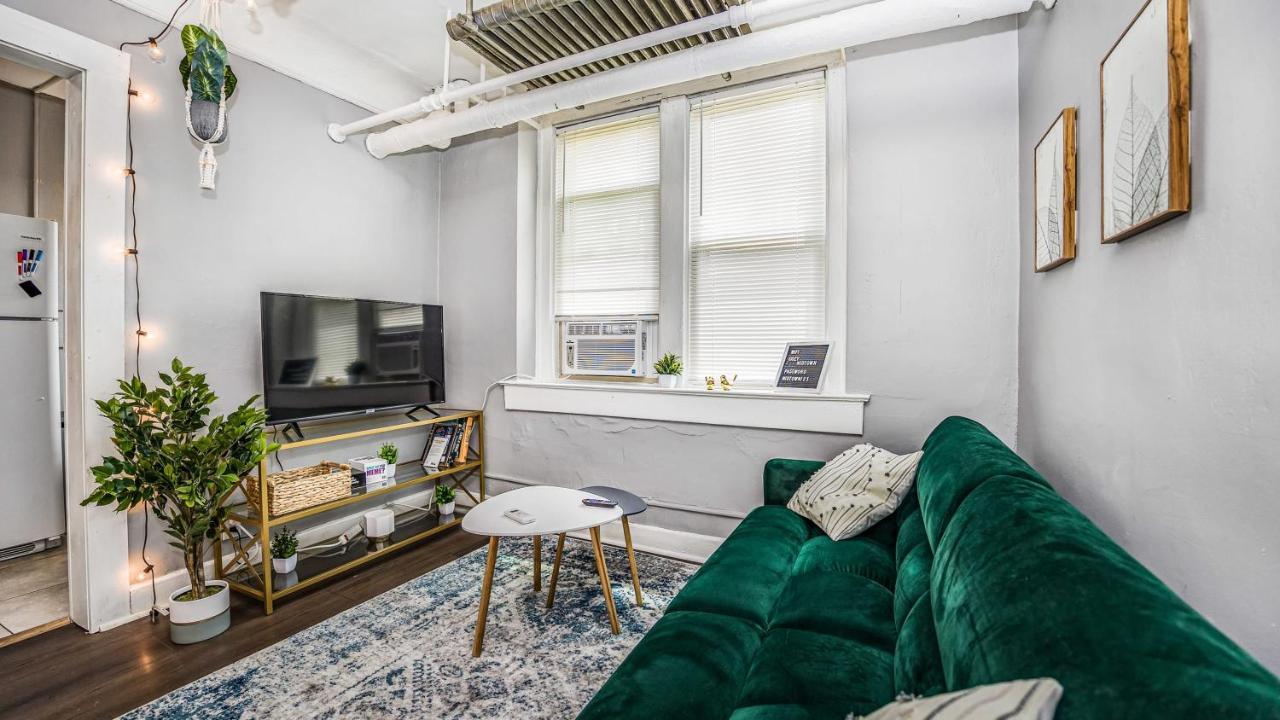 Experience W Ac Walking Distance From Bars * Detroit